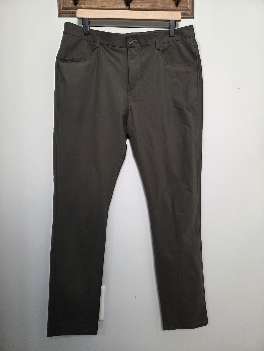 Vuori Meta Pant Mens 34x30 StyleV430 Dark Gray Excellent Condition